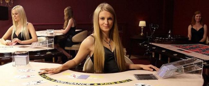 live dealer blonde girl croupier